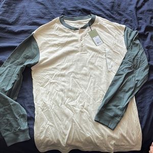 Long sleeve goodfellow shirt.